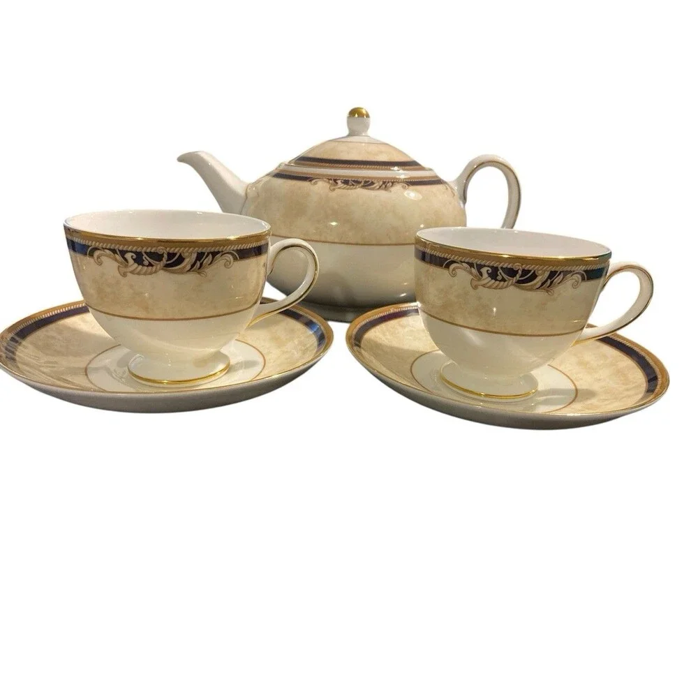 Wedgwood Corinth Cream & Black Teapot Set – 2 Cups‎ & Saucers – England
